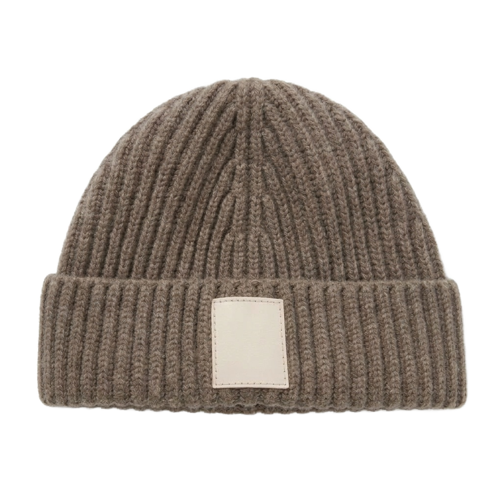 Ribbed beanie with patch